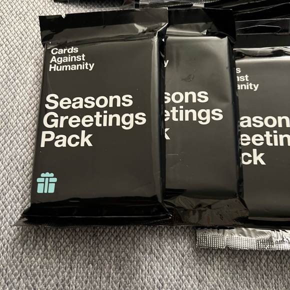 Cards Against Humanity Seasons Greetings Pack 12ct - Picture 2 of 3